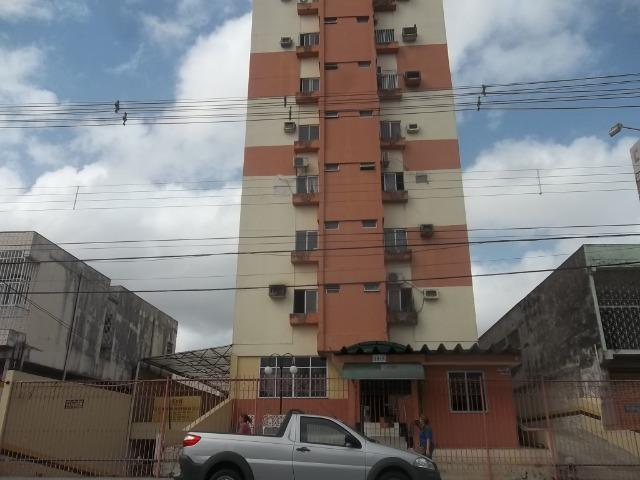 Aluga-se Apartamento no Ed. Solar da Mauriti com 2/4, 1 vaga, Pedreira