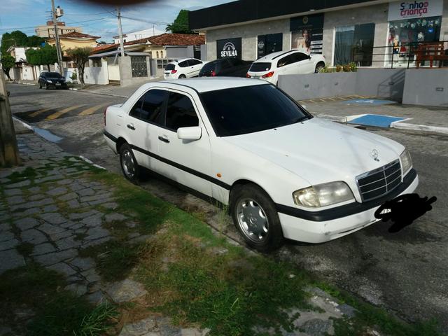 Vendo uma Mercedes c180 sedã ano 1996 - Foto 2
