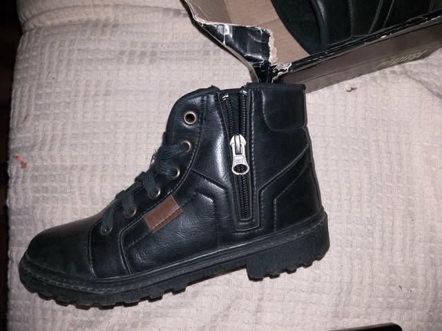 Vendo novinha bota p menino - Foto 2