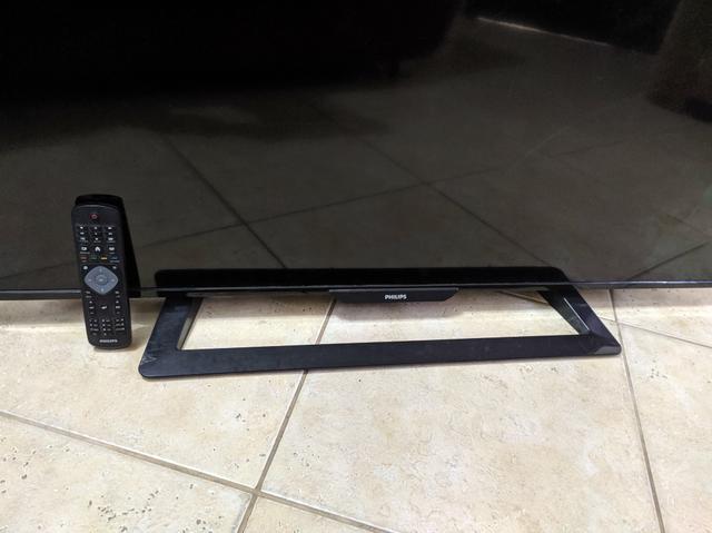 TV LED 48 Full HD Com tela trincada - Foto 2