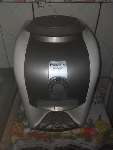 Bebedouro esmaltec pouco usado