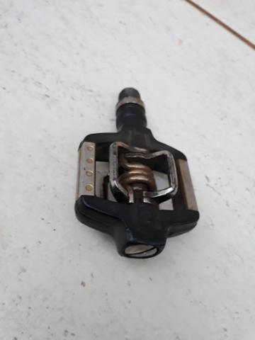 Pedal Crank Brothers lado direito, o esquerdo precisa manutenção