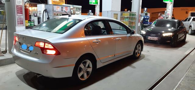 Vendo ou troco .carro impecável único dono .Tudo em dia.aberto a negócio
