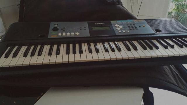 Teclado Yamaha Psr E233 - Com Suporte e Capa - Usado - Foto 2