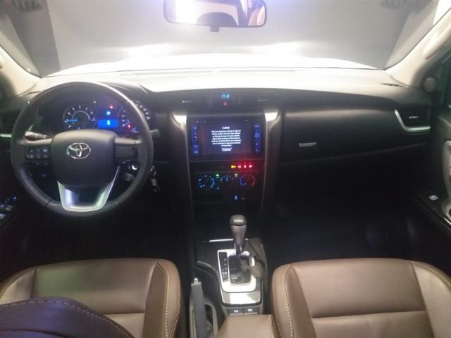 HILUX SW4 2017/2017 2.7 SR 7 LUGARES 4X2 16V FLEX 4P AUTOMÁTICO - Foto 8