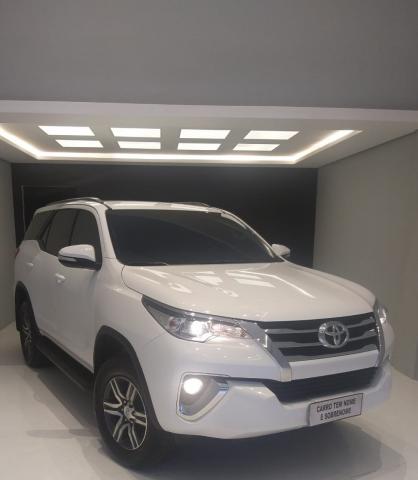 HILUX SW4 2017/2017 2.7 SR 7 LUGARES 4X2 16V FLEX 4P AUTOMÁTICO - Foto 2