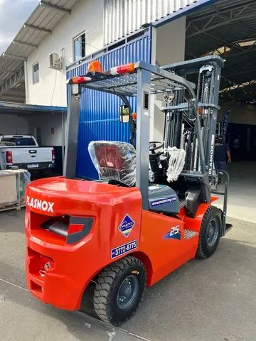 Empilhadeira Plasnox-Triplex 6 mts 