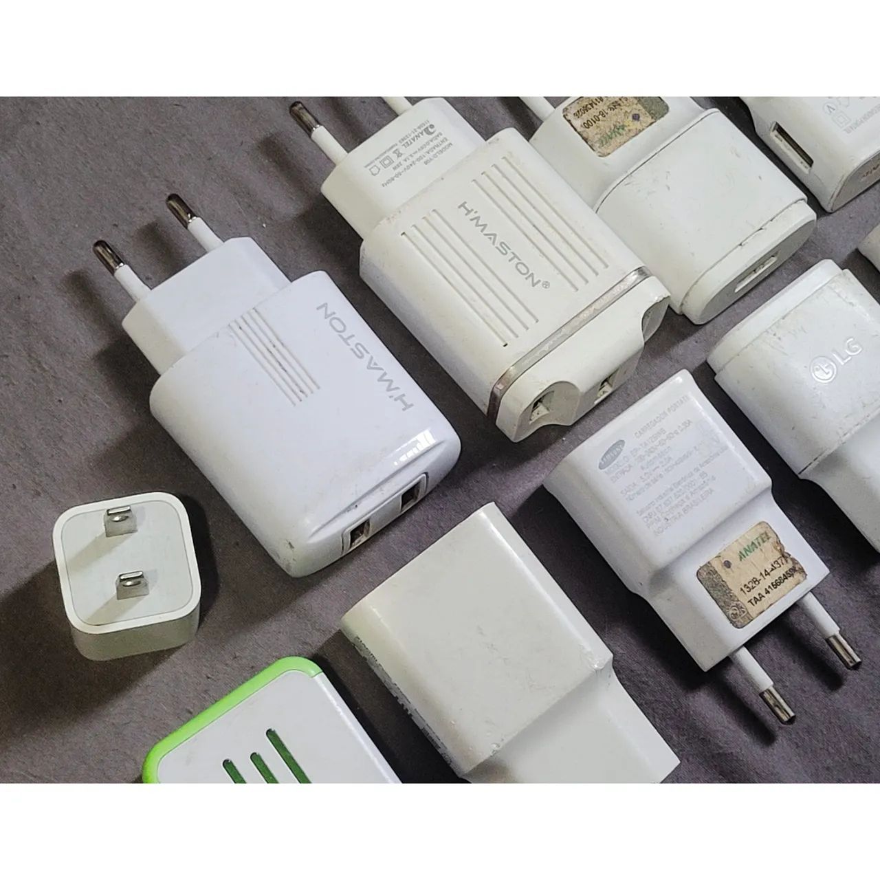 Caixinhas USB e Cabos V8 ou Tipo C