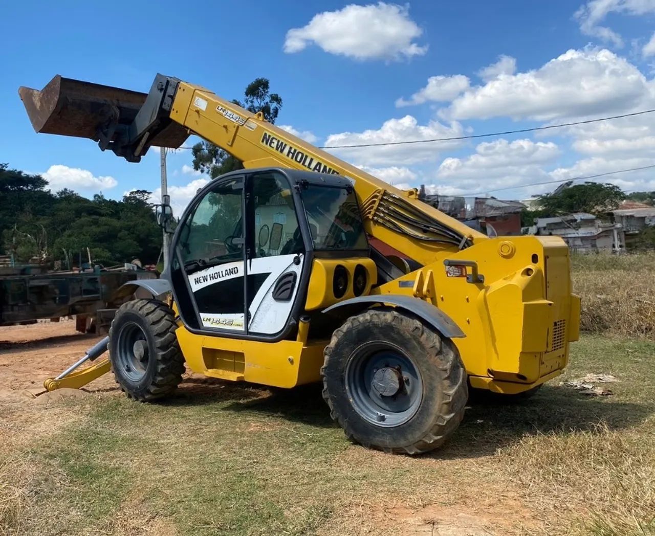 Manipulador Telescópico New Holland LM1445 ano 2013, 4x4, com 8.500 horas, em MG
