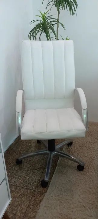 Cadeira Giratória com Rodas Branca