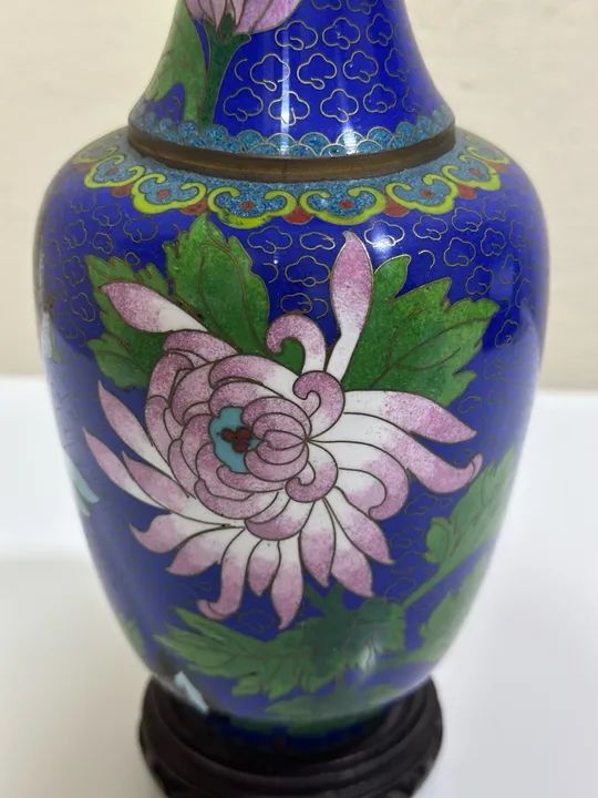 Antigo Vaso chines  em Bronze e Cloisonne com base em madeira nobre - Foto 2