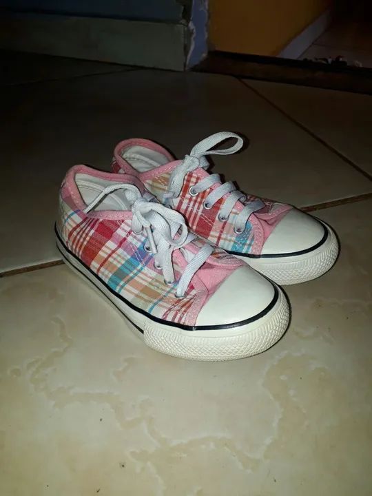 Tênis infantil feminino N° 27 (Troco por carregador Samsung original de Tipo C preto) - Foto 4