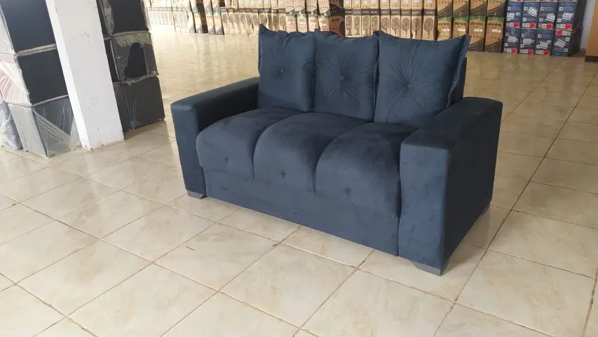 Sofá pequeno cabe em qualquer espaço ! Entrega grátis !