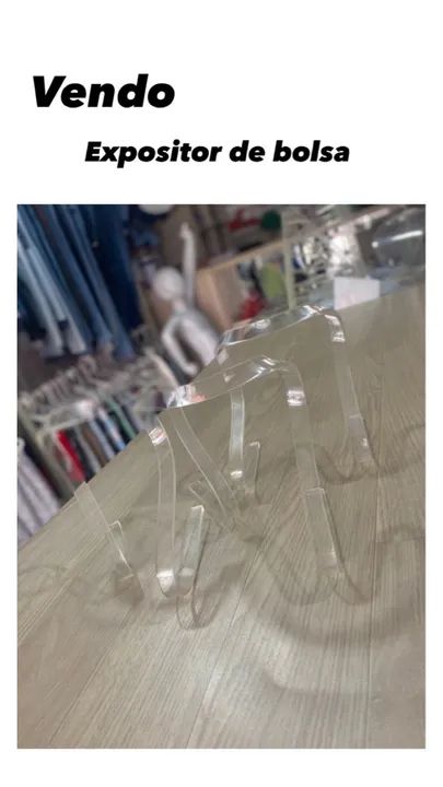 Expositor de bolsas e carteiras 
