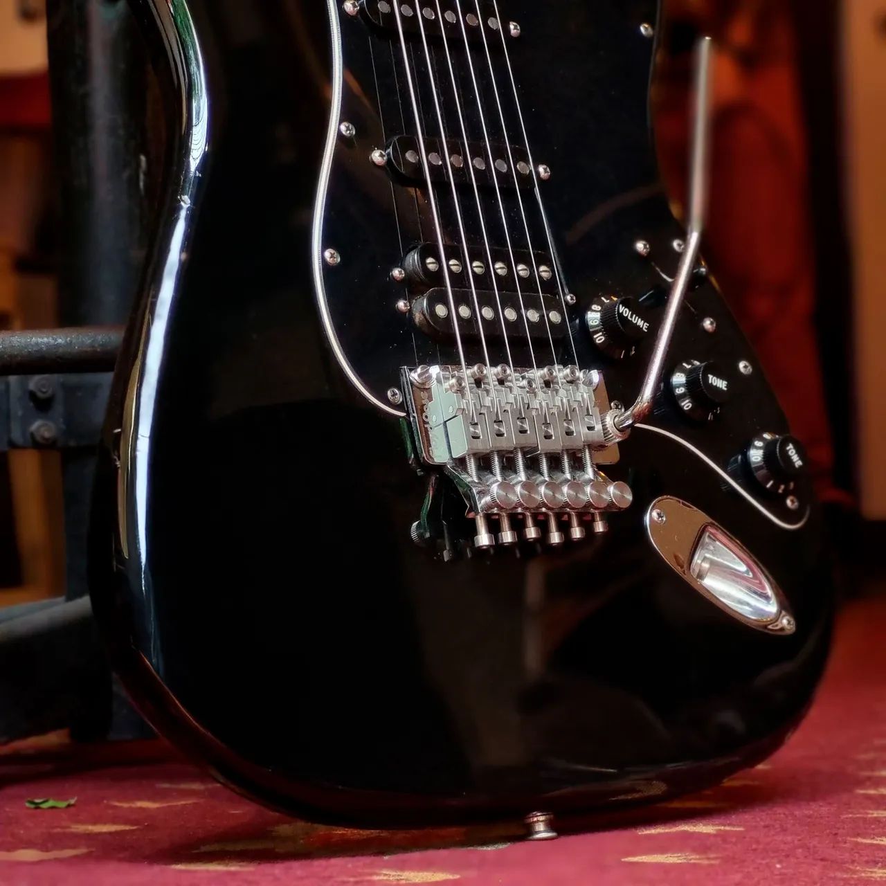 Guitarra Fender Stratocaster Deluxe México Floyd Rose + Case Gator - Foto 5