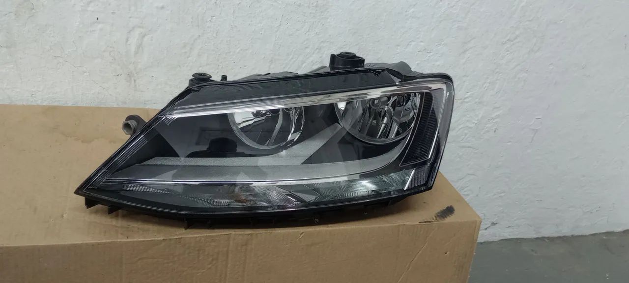 FAROL Jetta 2011/2014 lado esquerdo s/led