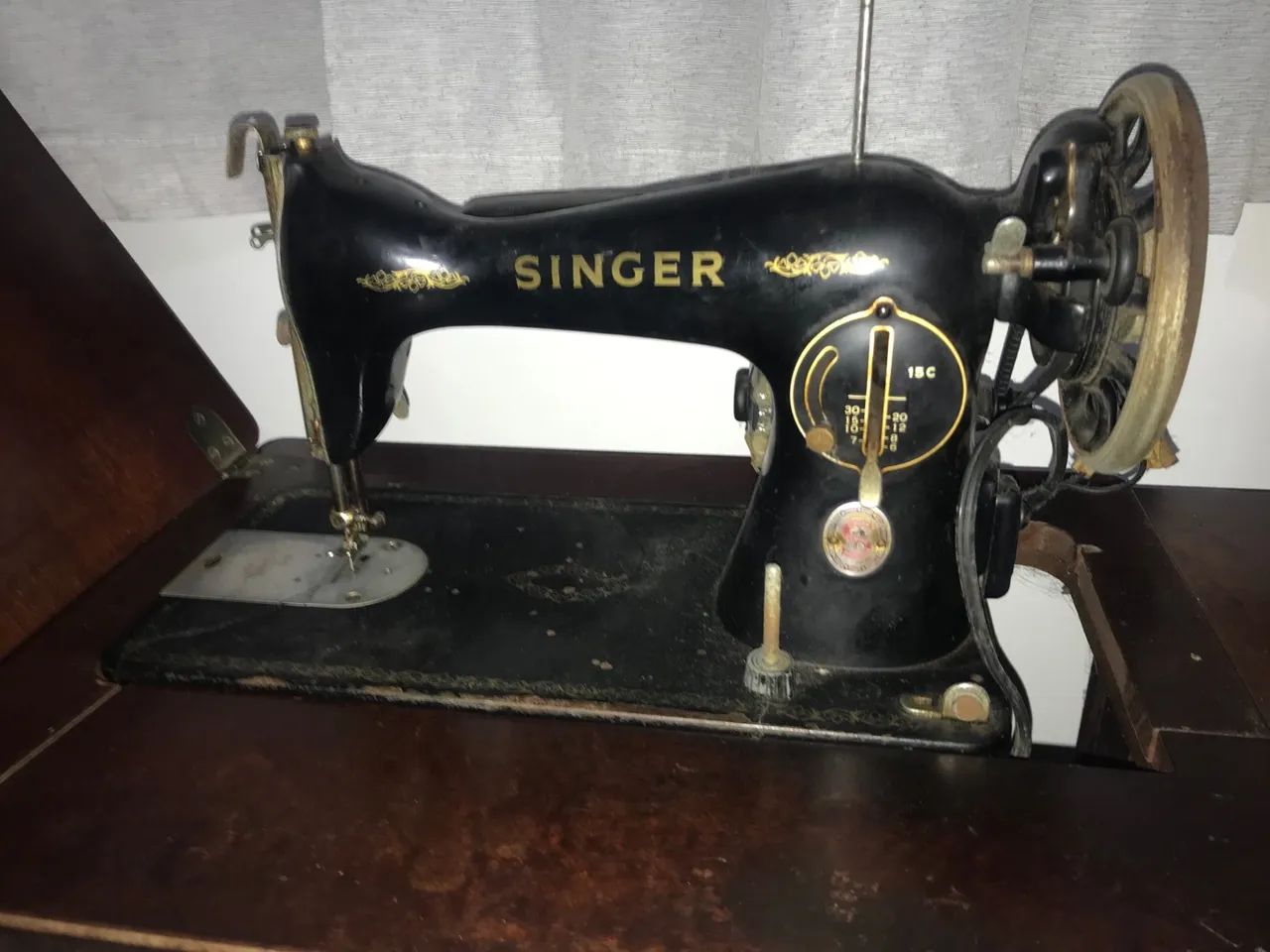 Máquina de costura vintage  - Foto 3