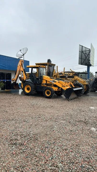 Retroescavadeira JCB 3c plus 4x4 - Foto 2