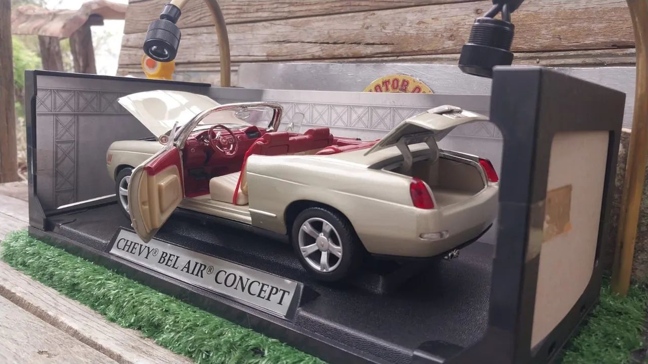 Miniatura de carro 1:18 Chevy Bel Air Concept 