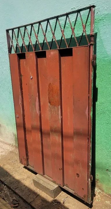 Porta de ferro com grade - Usada - Foto 2