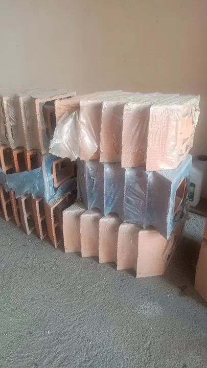 Tijolo vasado para construção64307165557634122