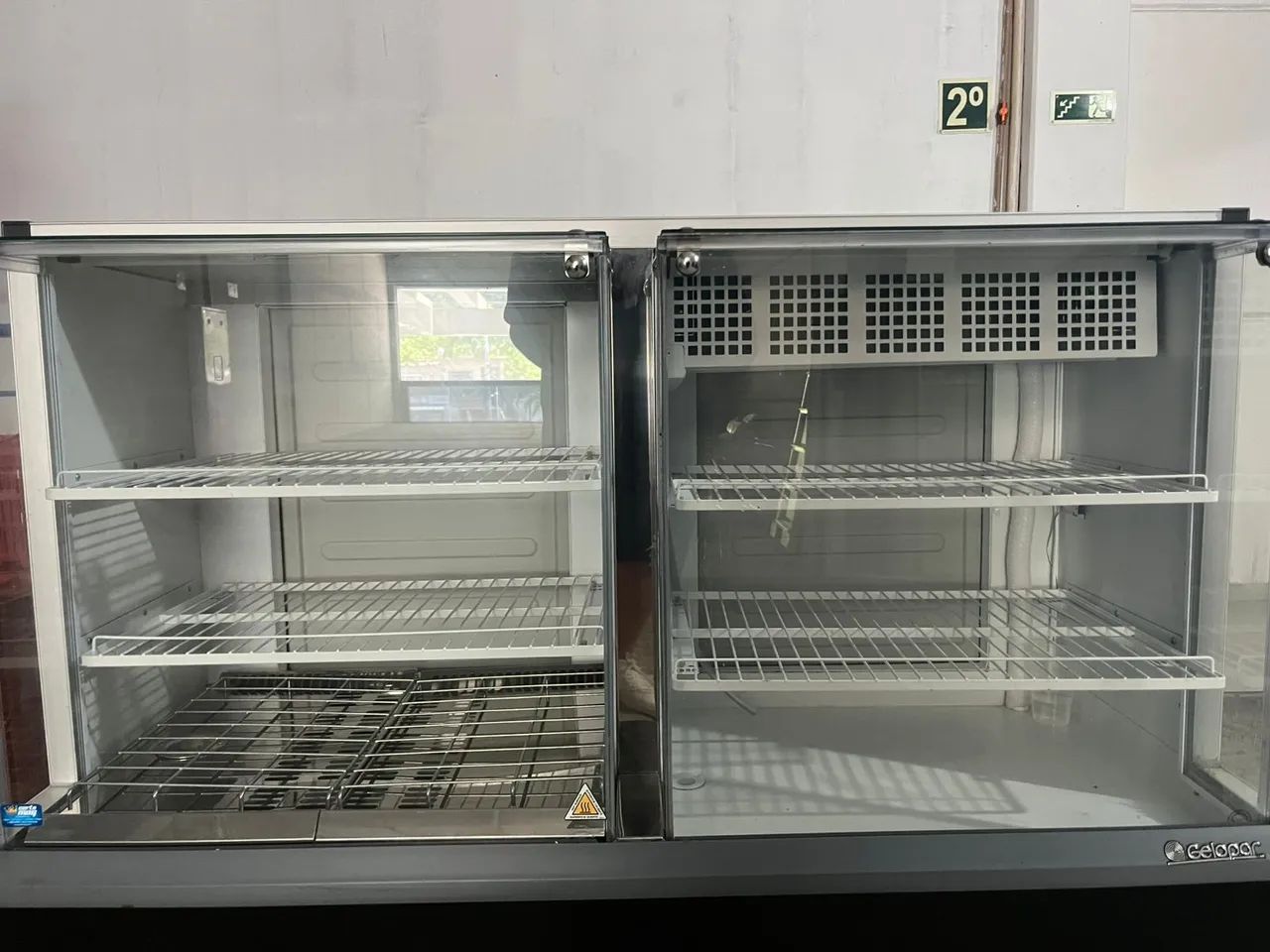Balcão expositor quente e frio Gelopar duas portas 220v 