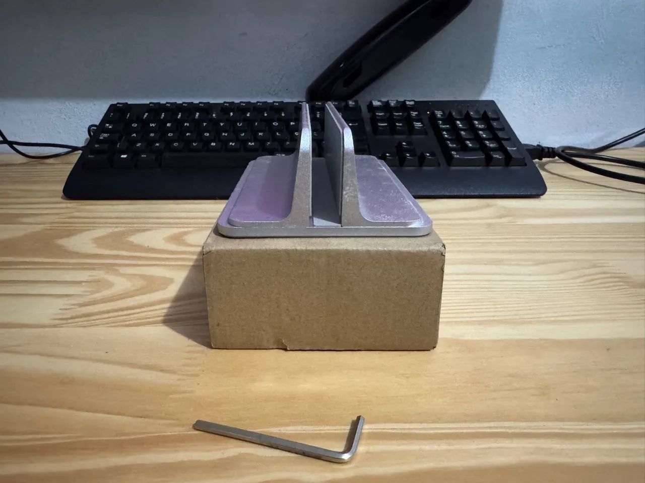 Suporte Vertical para Notebook - Novo