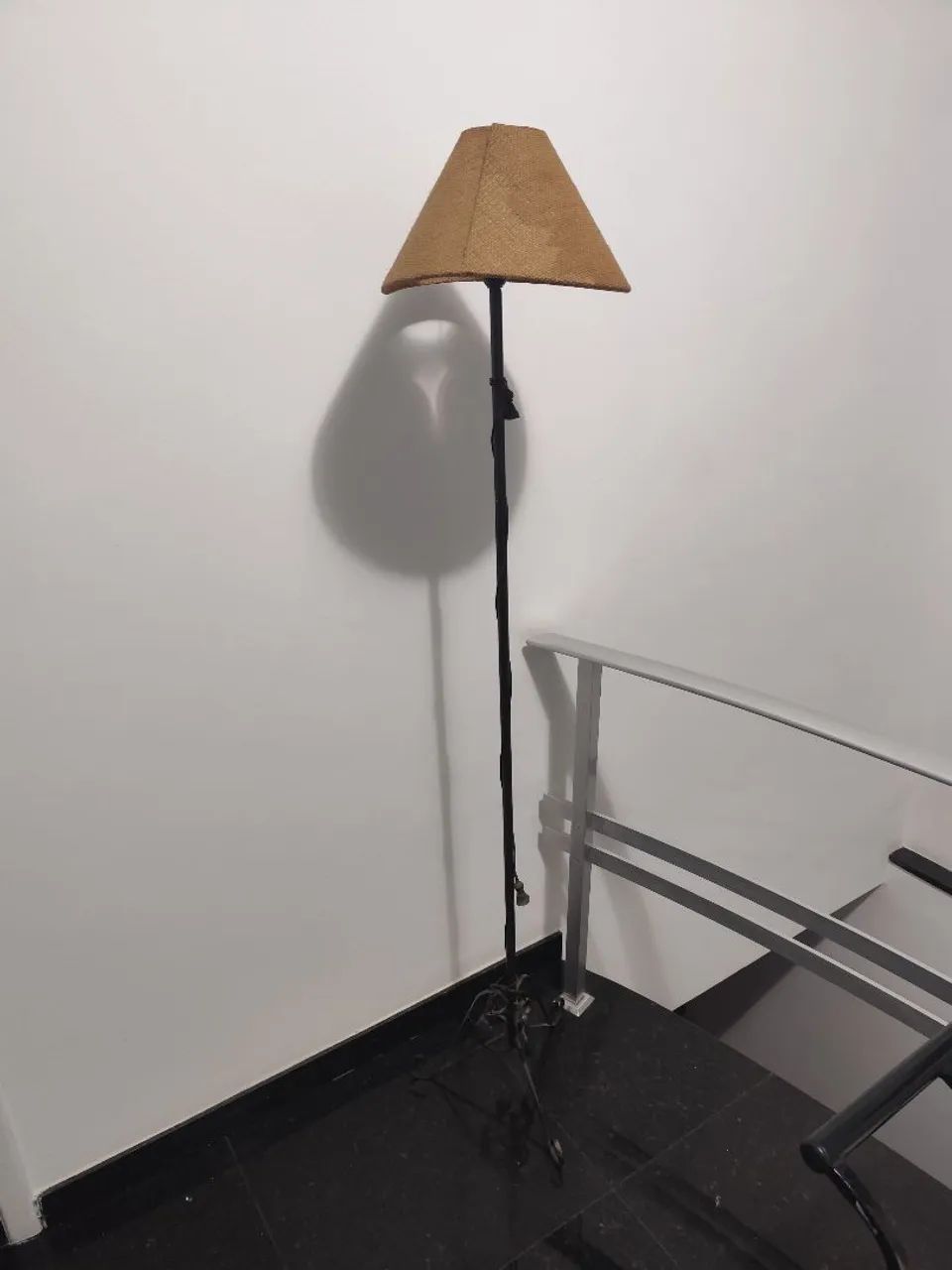 Luminária de chão/abajur