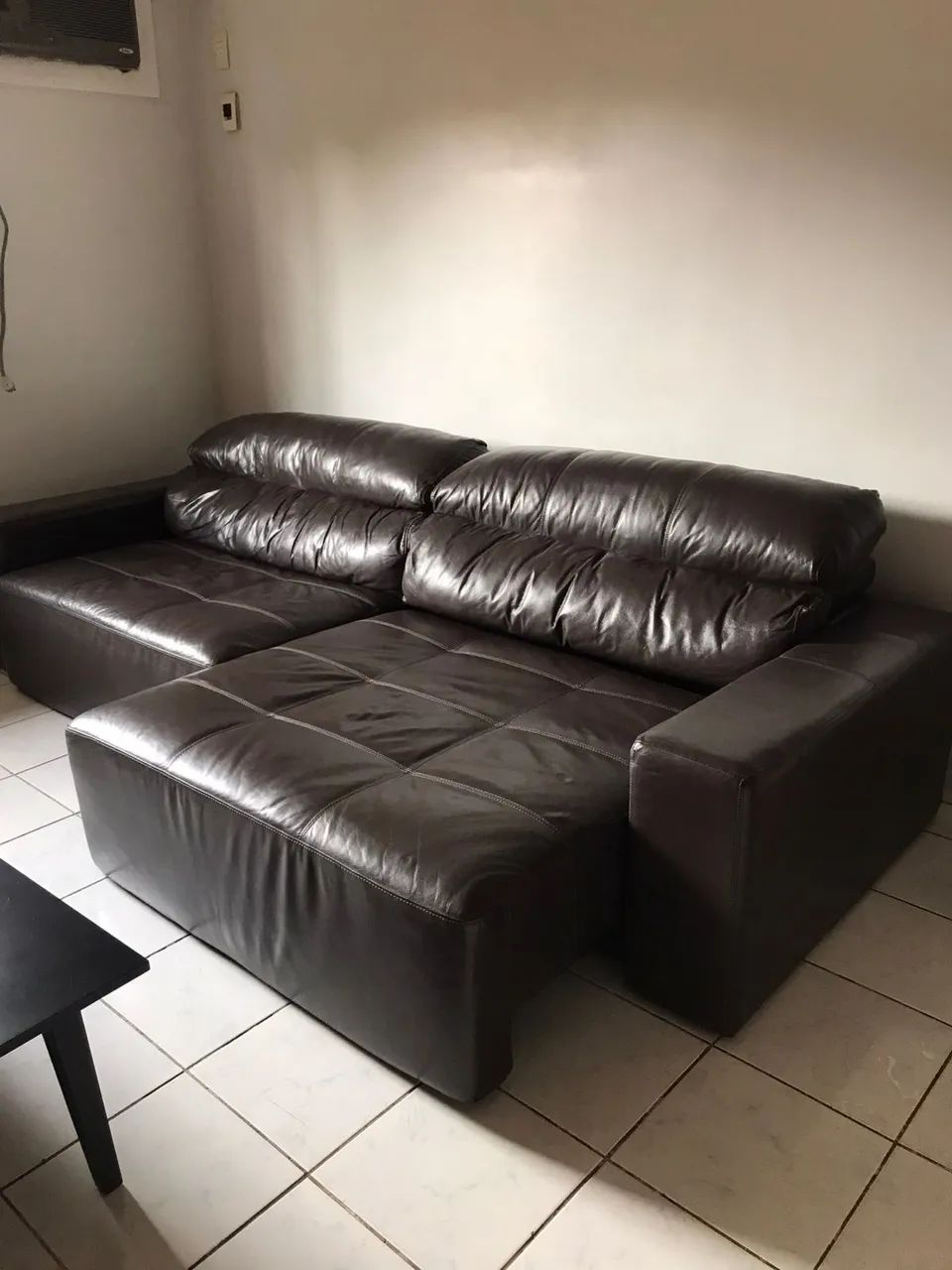 SOFÁ COURO LEGÍTIMO 