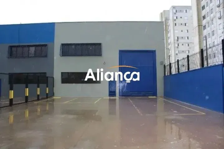 Pavilhão para alugar com pátio e mezanino no bairro Humaitá em Porto Alegre/RS