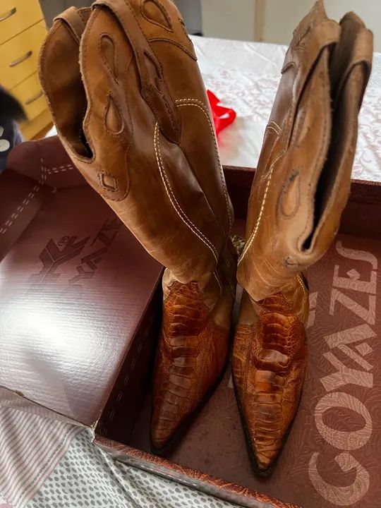 Botas de Couro Marrom