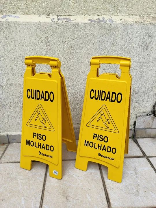 Placa / Cavalete de Sinalização Piso Molhado Retrátil