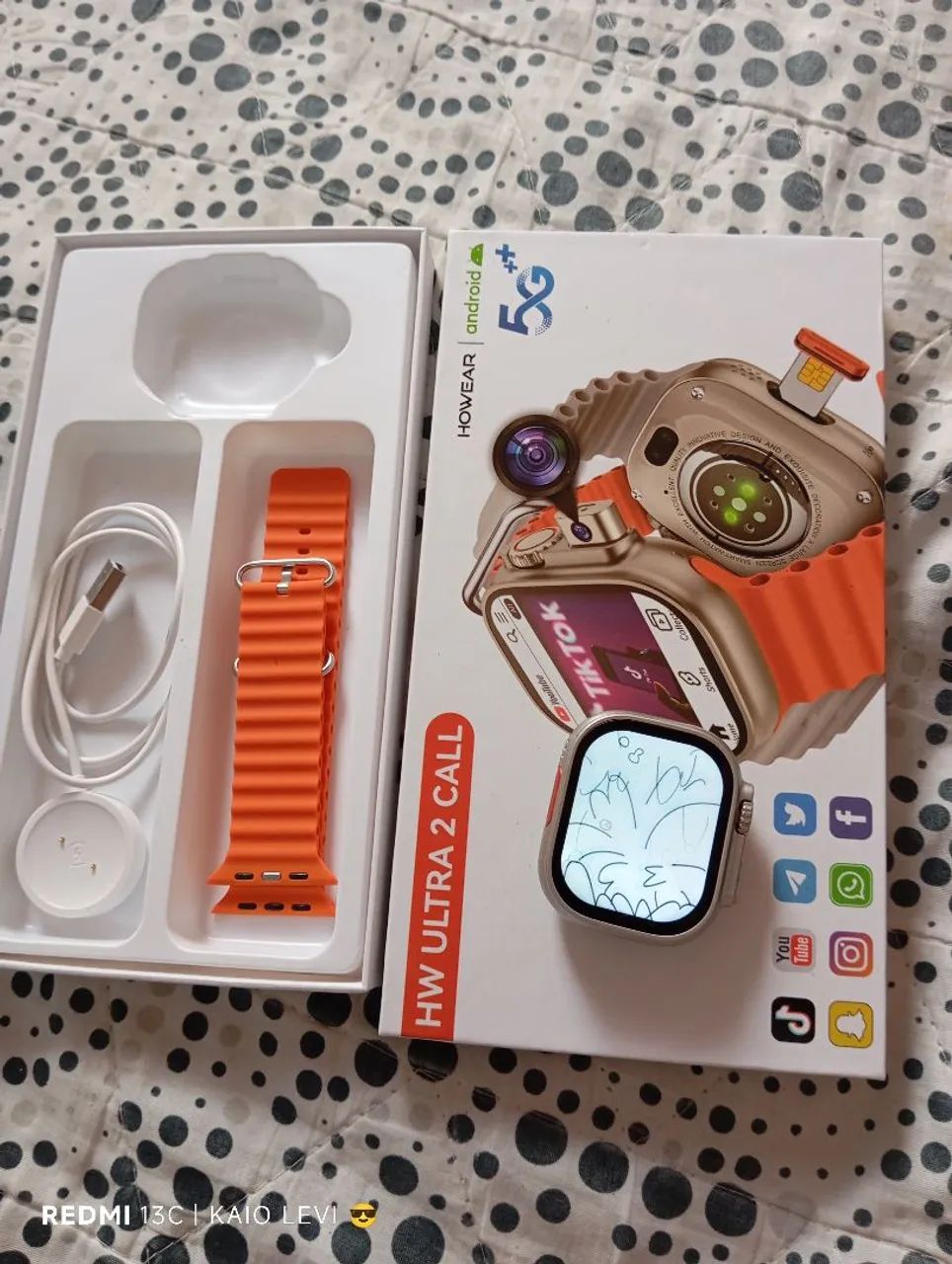 Smartwatch Apple com pulseira laranja - Foto 3