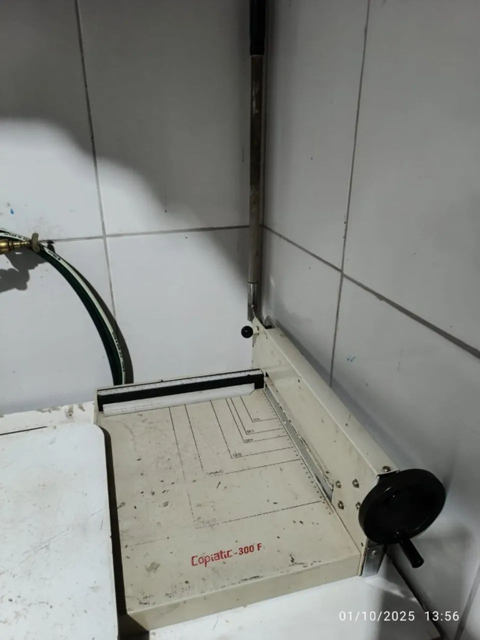 Guilhotina Compac 300 Folhas