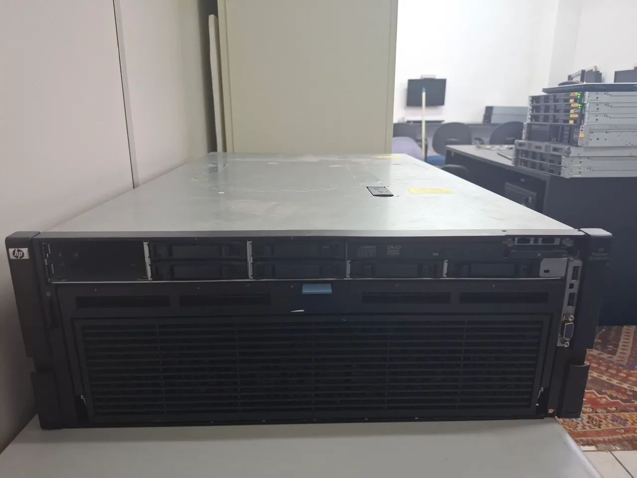HPE DL585 Gen7, 64gb RAM, 4 processadores 16 cores cada.