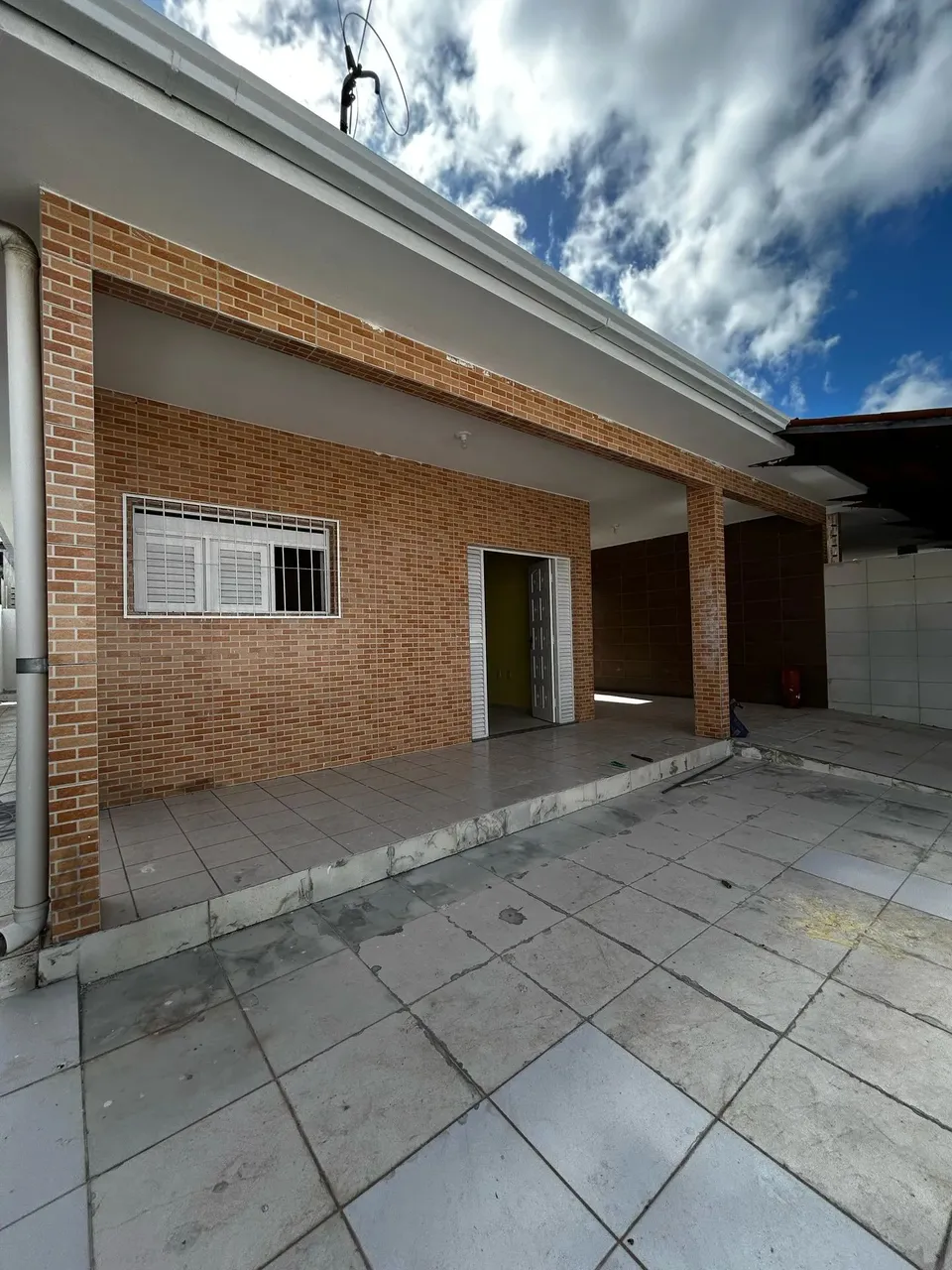 Casa Espaçosa C/ Terraço 3 Qtos 1 Suite - Água Fria