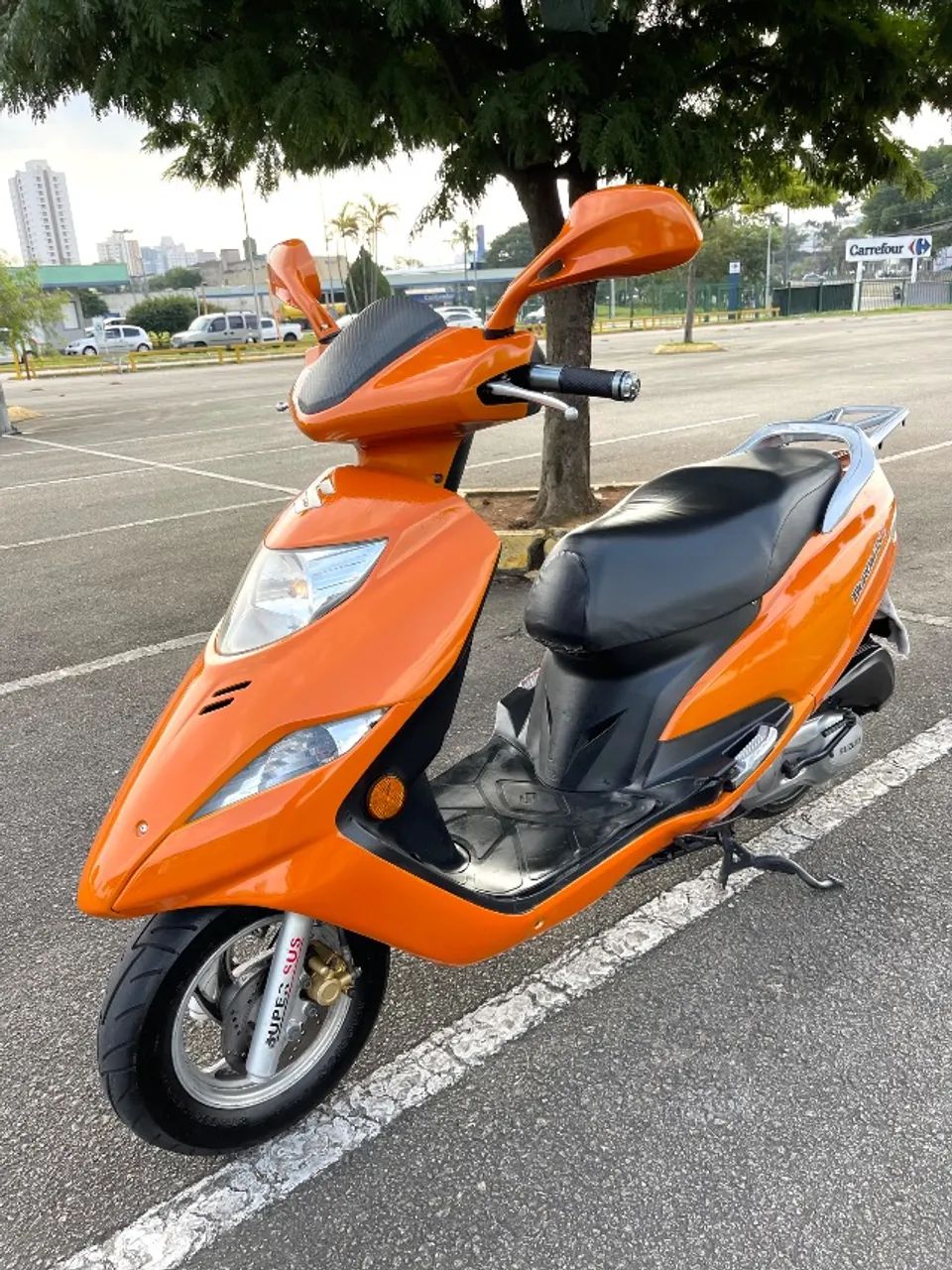 Suzuki Burgman muito conservada km baixo 