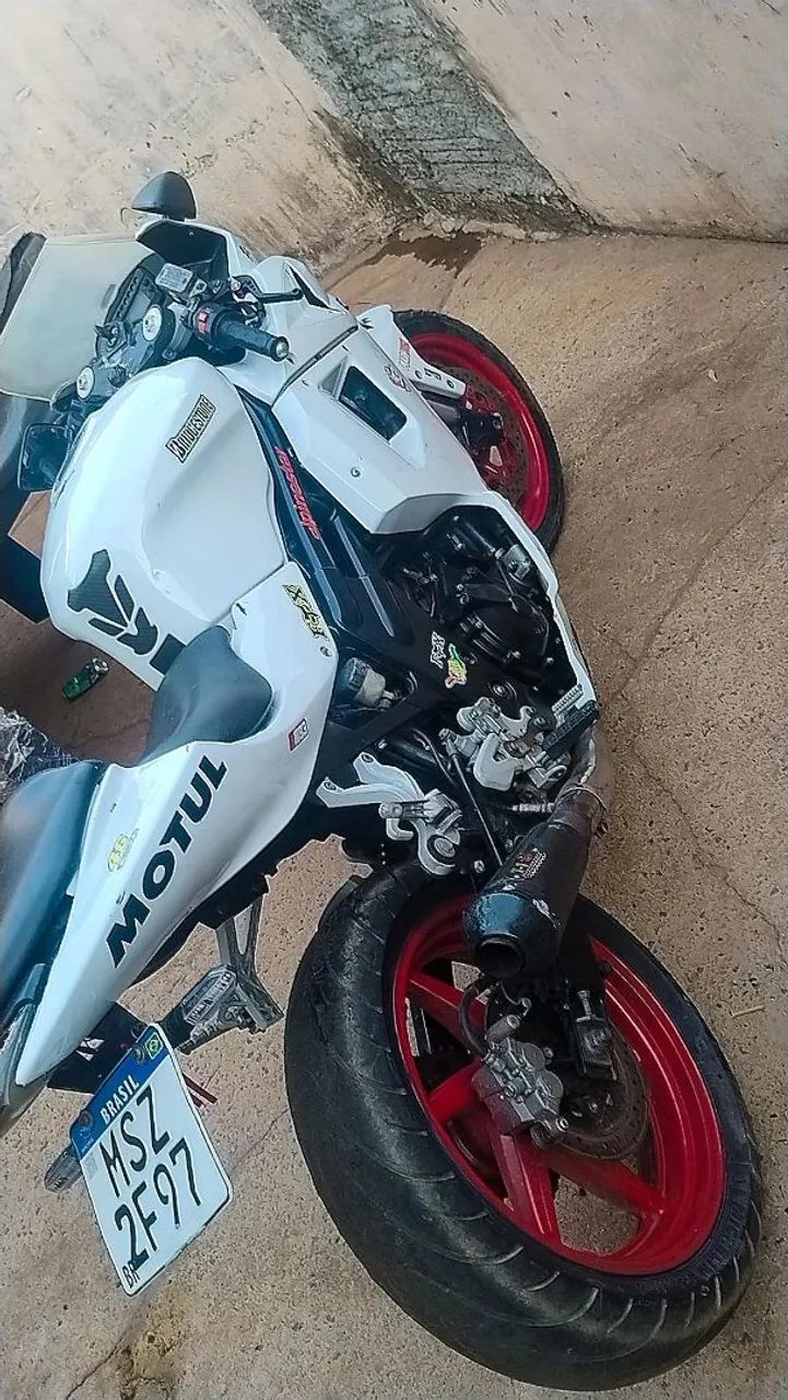 Moto com doc atrasado vendo quem tiver interesse só chama 