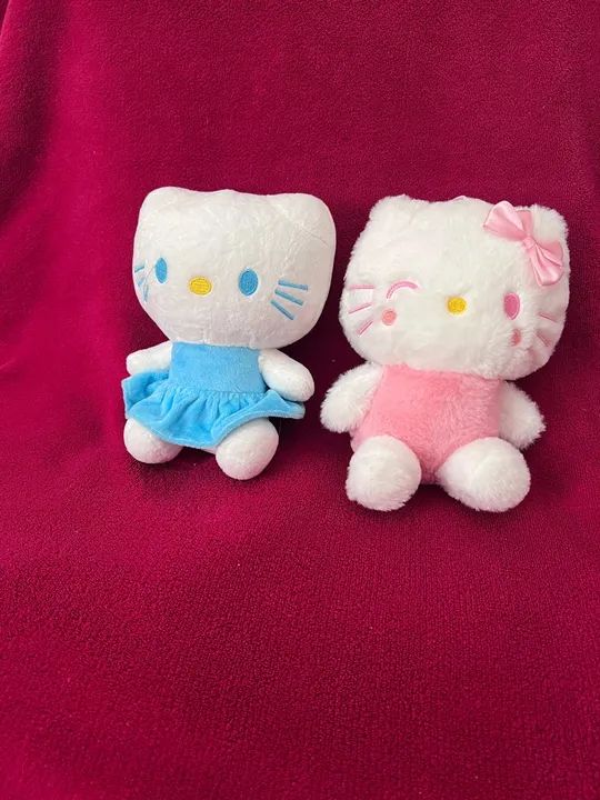 Par de Pelúcias Hello Kitty rosa e azul