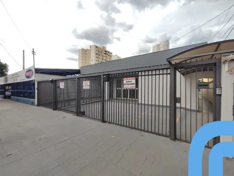 Uma excelente casa de 75m² com 02 quartos, 01 vaga de garagem no Setor Aeroporto para loca