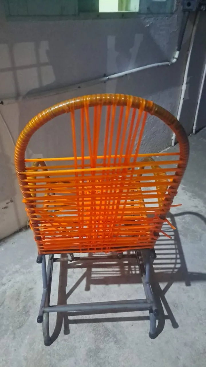 Cadeira de balanço laranja