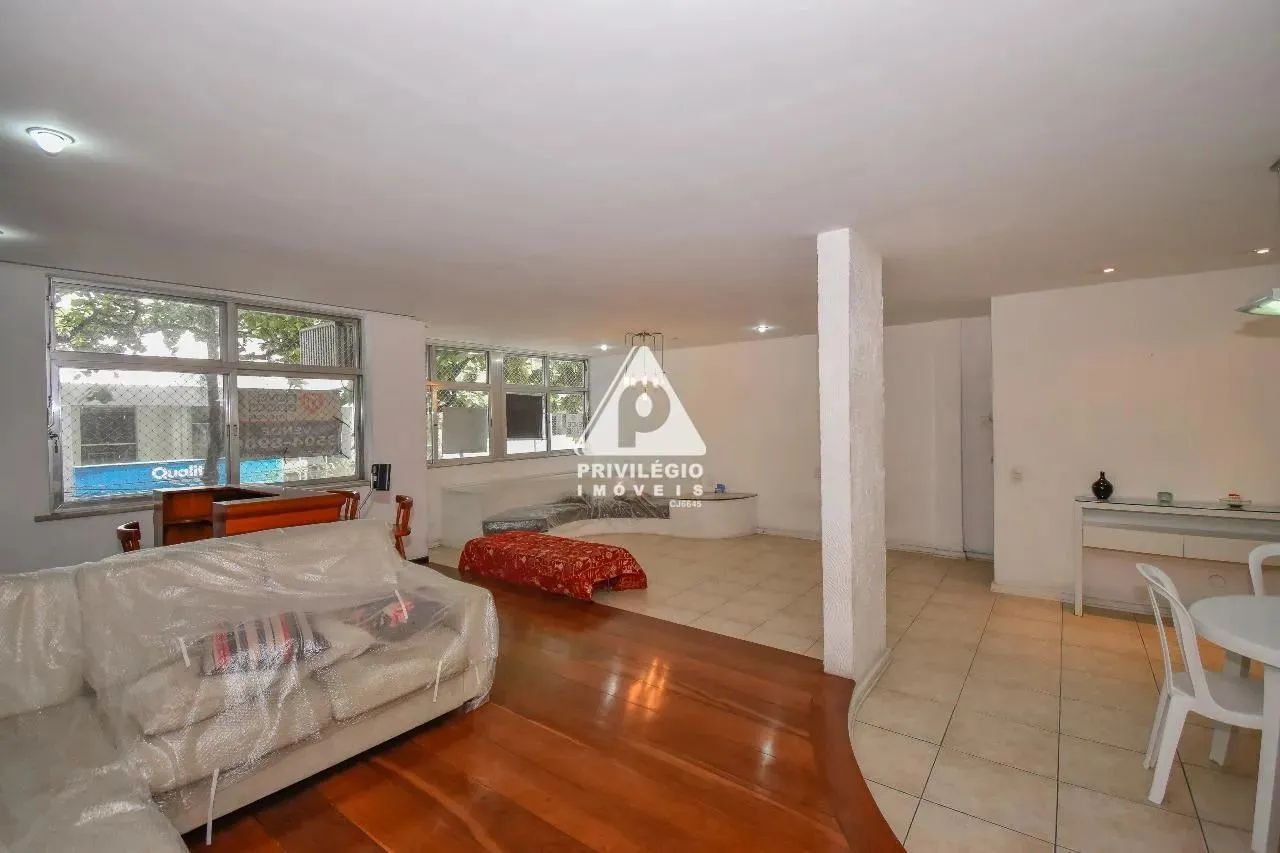 Apartamento Duplex em Ipanema: 3 Quartos, Suíte, Dependência e Sala Ampla