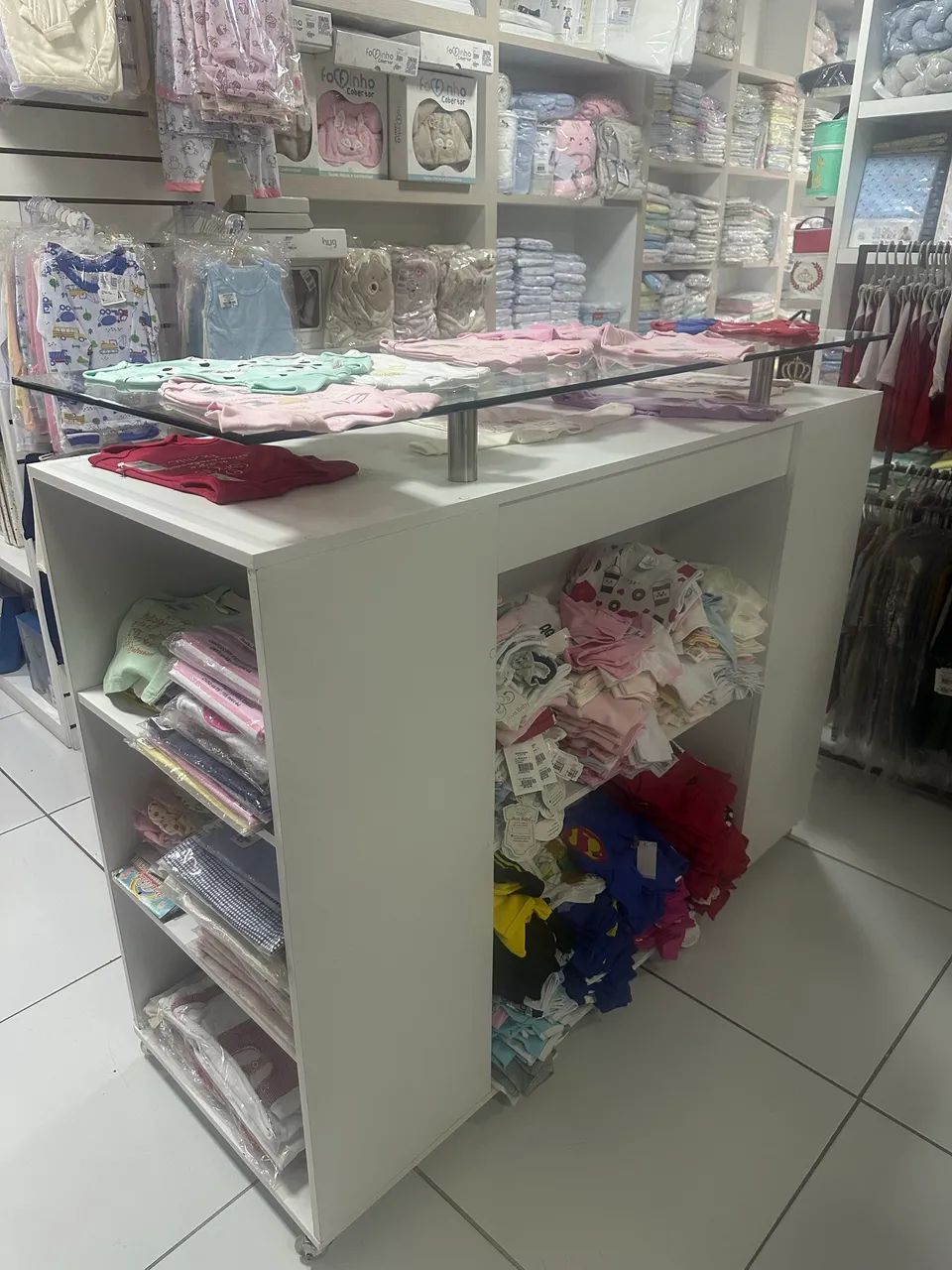 Ilha para meio da loja