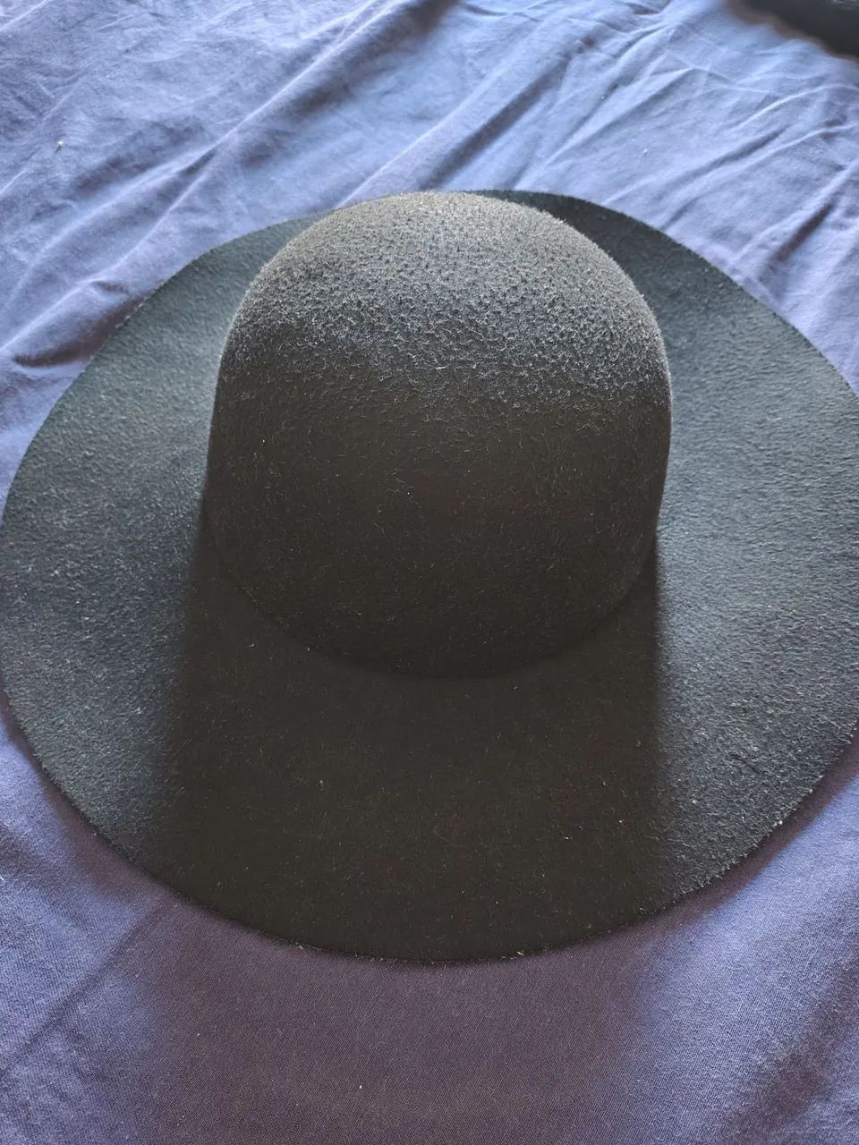 Chapéu preto de feltro
