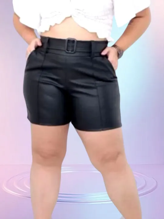 Short de couro sintético feminino plus size