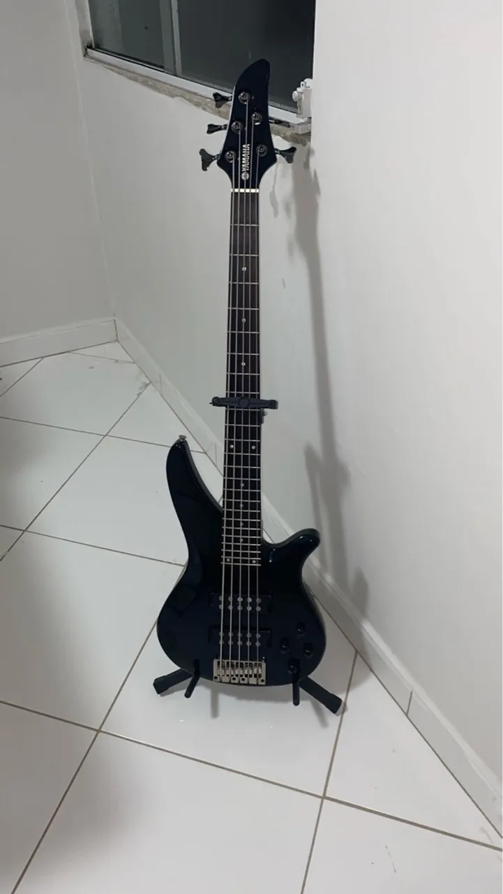 Baixo Yamaha TRBX305