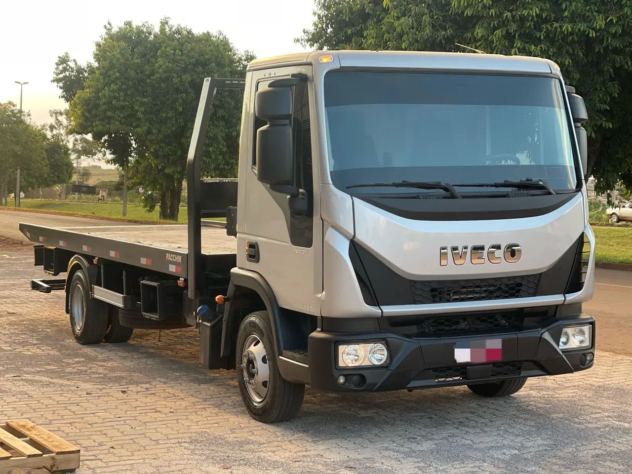 CAMINHAO PLATAFORMA IVECO 11190