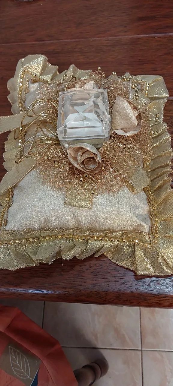 Almofada porta alianças  para bodas de ouro - Foto 5