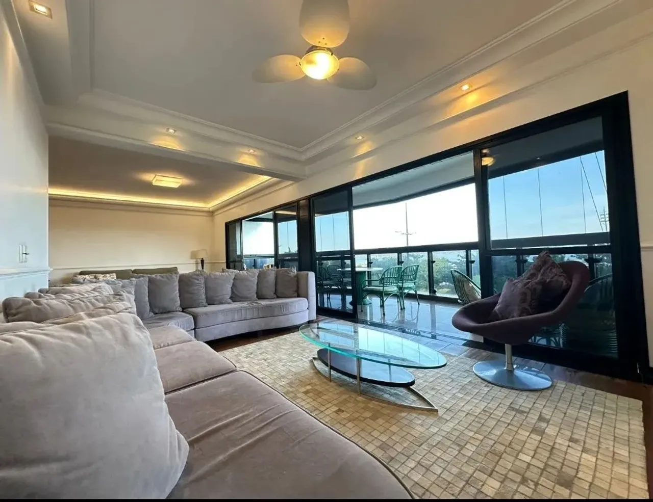 Apartamento frente ao mar com sacada para venda com 252m² em Santos