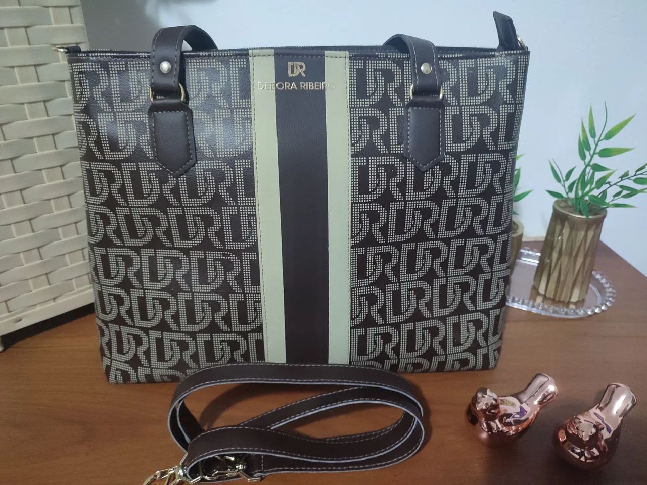 Bolsa de Ombro  Débora Ribeiro com alças ajustáveis 